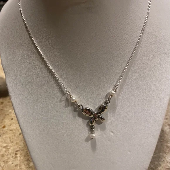 Sterling silver butterfly and pearl necklace from Michele Baratta - Picture 2 of 3